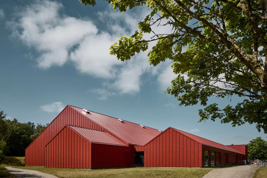 Steel profiles form the framework when space is provided for sports, learning, and play in Vestbjerg, Vestbjerg Idrætshal, Bakmøllevej 280, 9380 Vestbjerg, Denmark